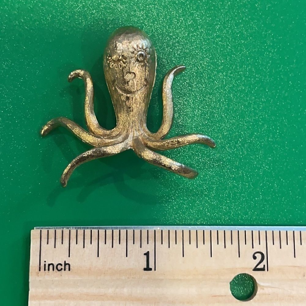 Vintage signed Napier gold-tone Octopus Brooch/Pin - Picture 2 of 6